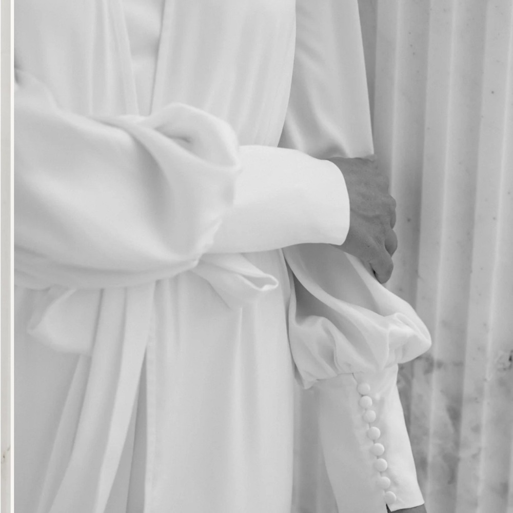 LE ROSE STORIES DELILAH ROBE - Picture 2 of 3